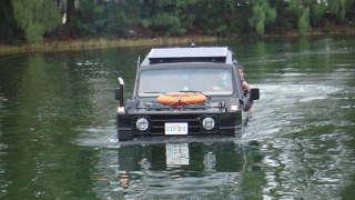 Illustration for article titled Custom amphibious vehicle on Ebay is more functional than you would expect